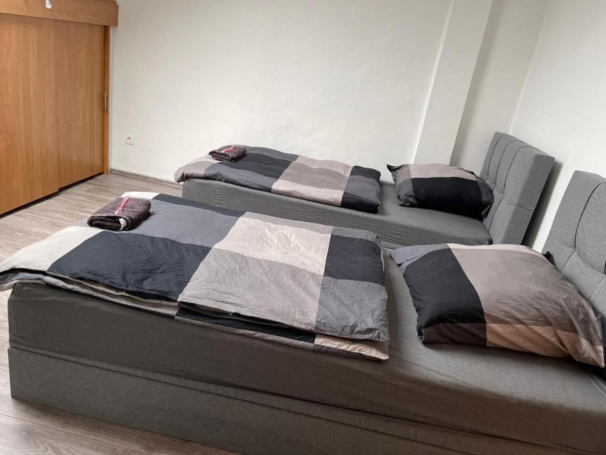 Apartment Bis Zu 8 Einzelbetten Stellplatz Wifi Essen Esterno foto